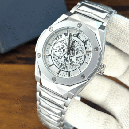 Hublot Diamond-Cut Skeleton Luxury Edition in white